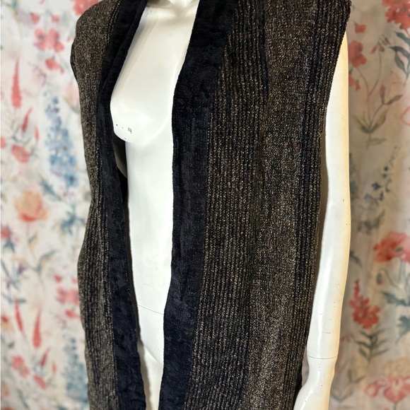 Lynn Yarrington Elegant Black and Brown Women's Vest - Picture 2 of 6